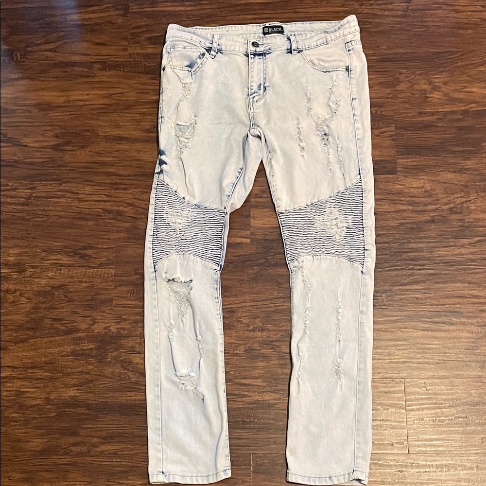 C.J. Black Men’s light Skinny Flex Distressed Jeans. Size 34W 32L.